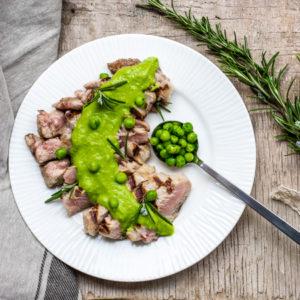 tagliata-di-vitello-con-crema-di-piselli